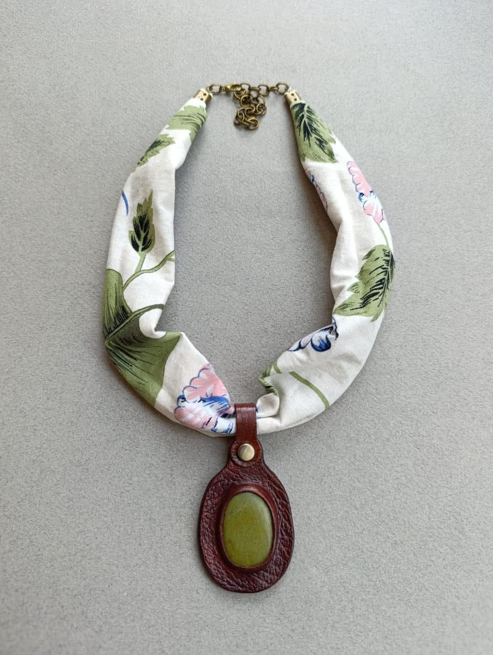 Necklace R14
