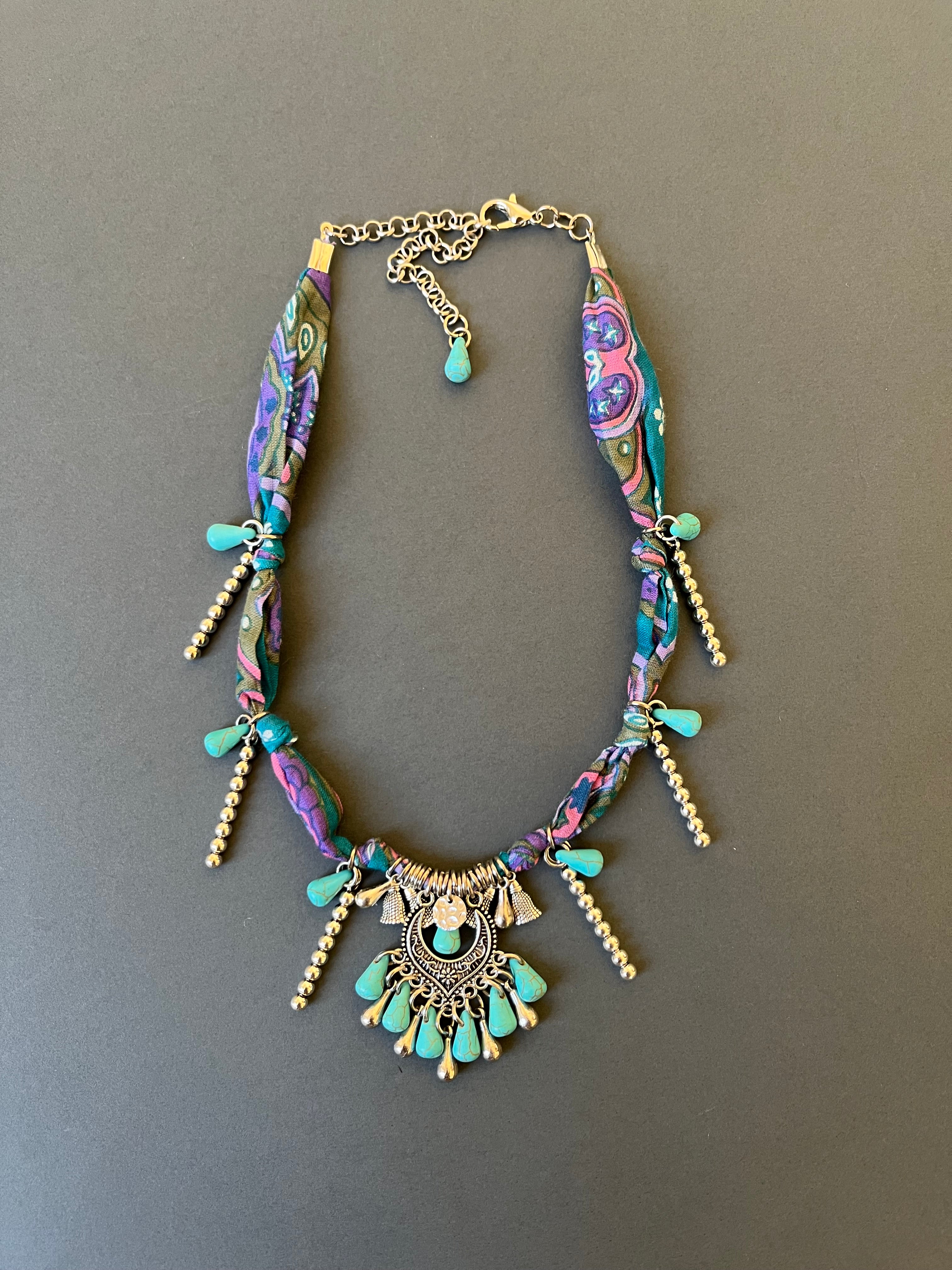 Necklace زمردة