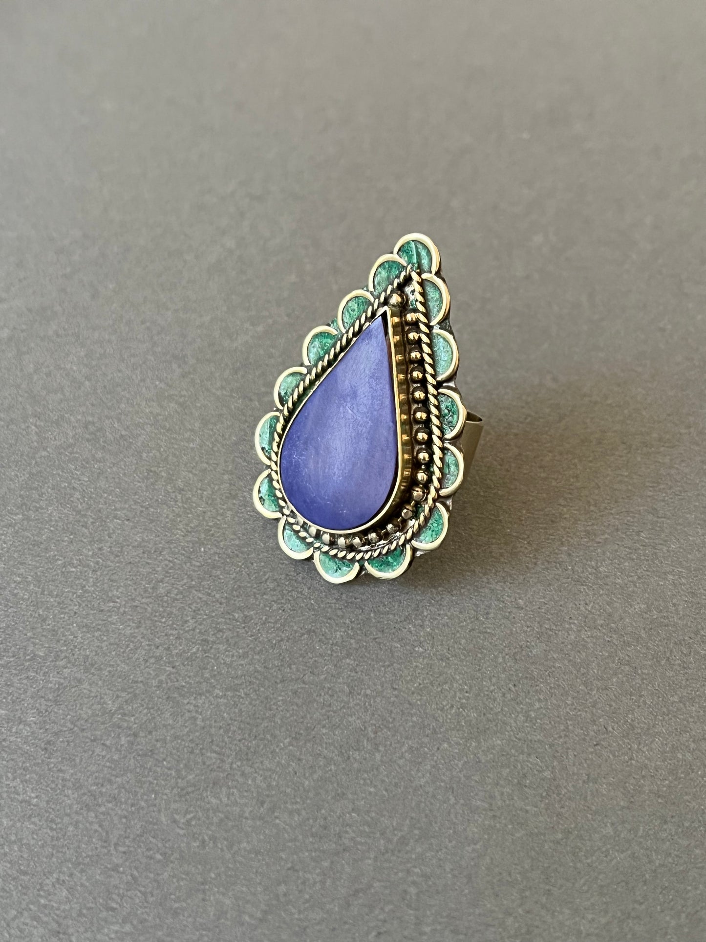 Ring-