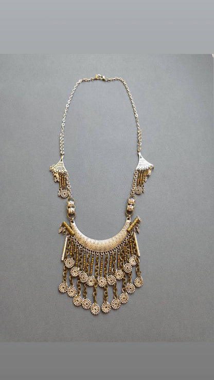 Metal necklace