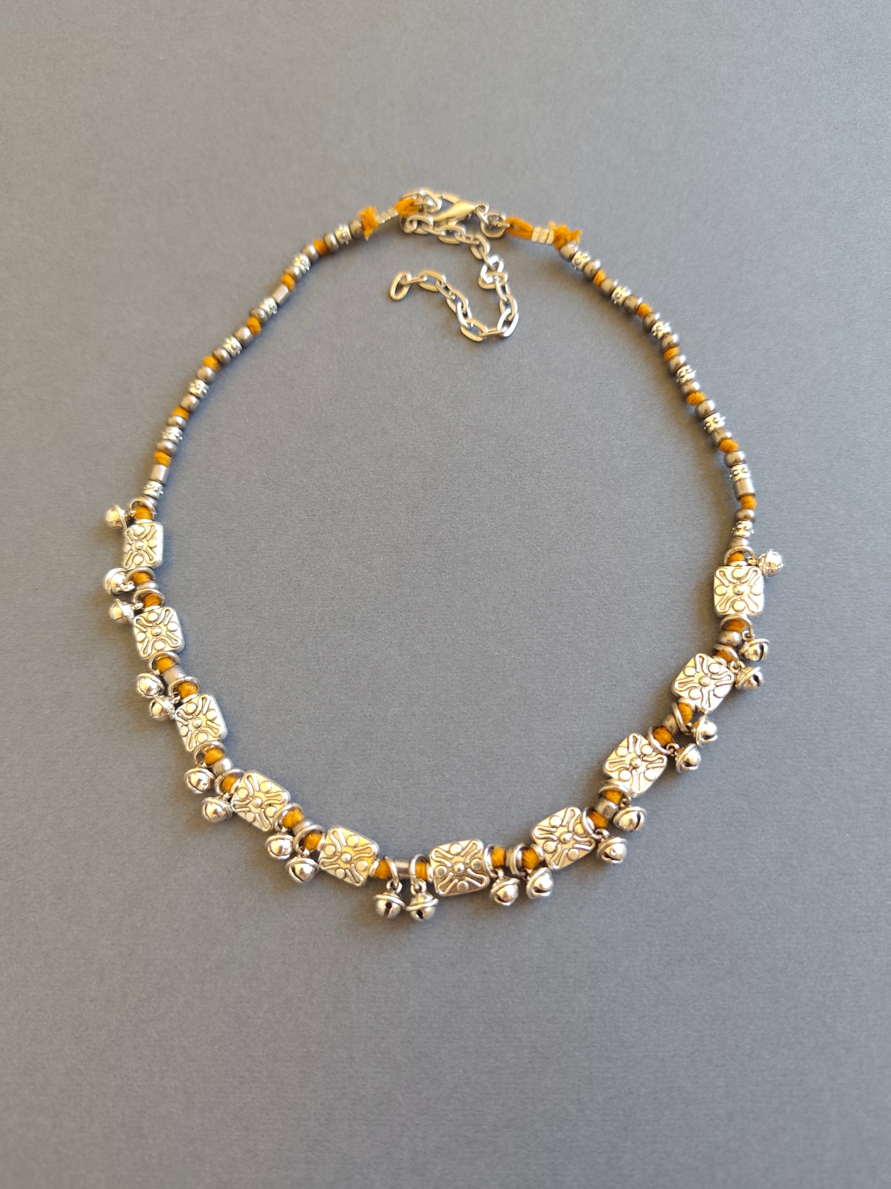 Choker in silver with yellow